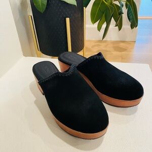 NWOB Toms Addison 8.5 Black Suede Mule Clog Round Toe Wood